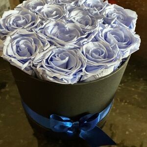 Elegant Black Box with Light Purple Roses